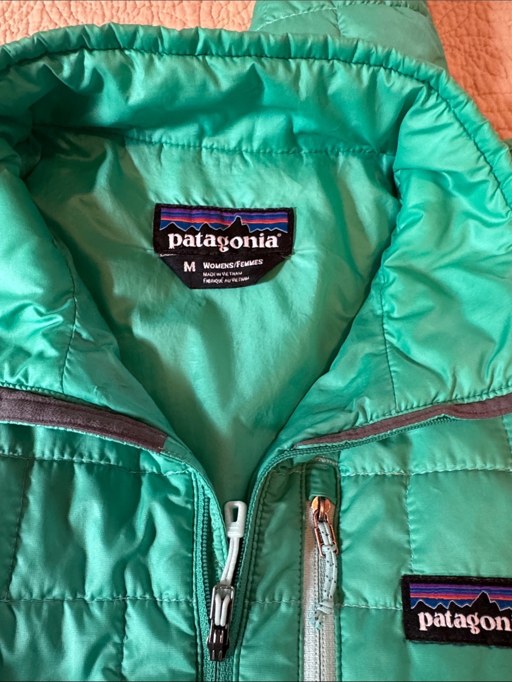 Patagonia Women’s Teal Quilted Puffer Pullover - Picture 3 of 3